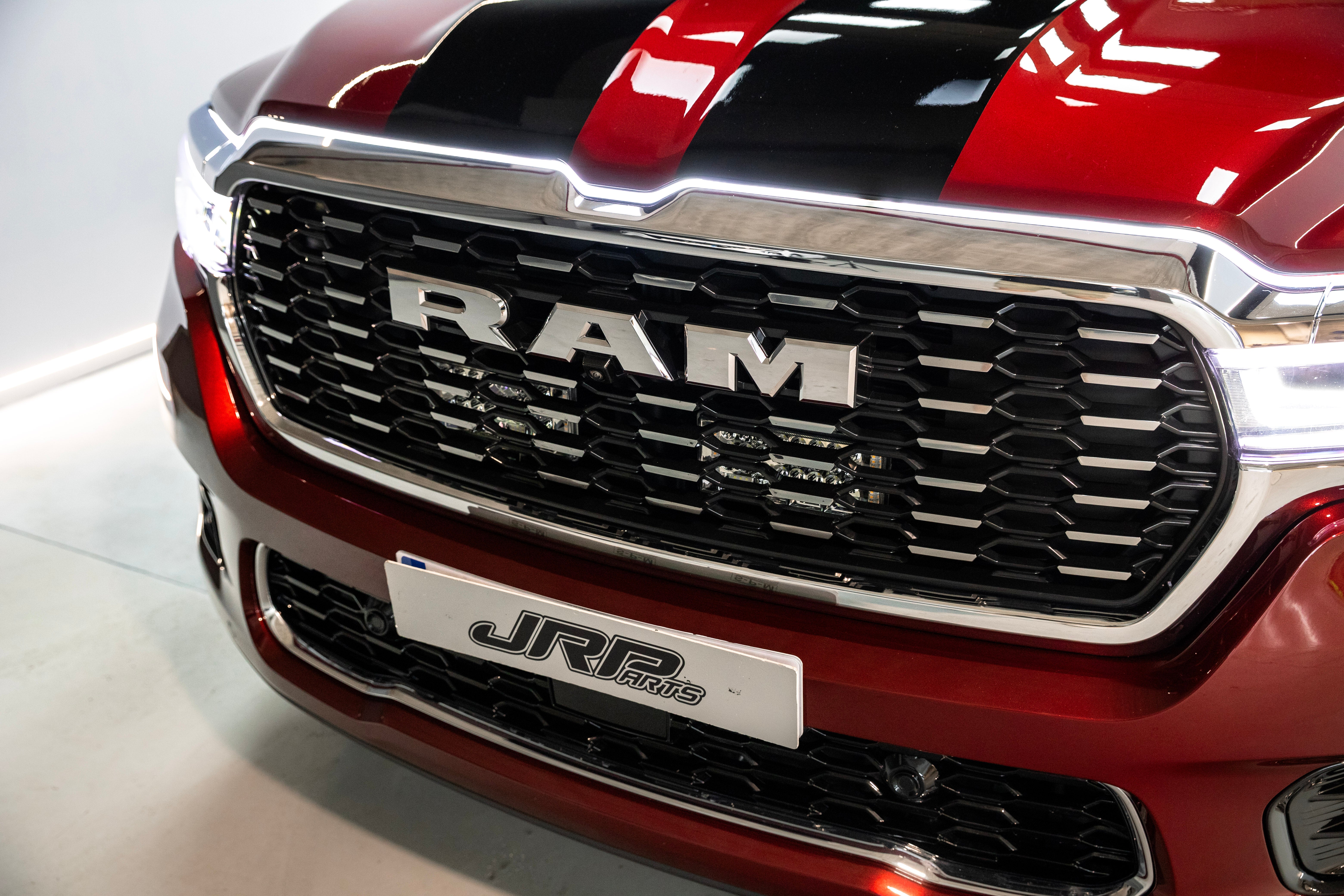 DODGE RAM TUNGSTEN DOBLE CABINA