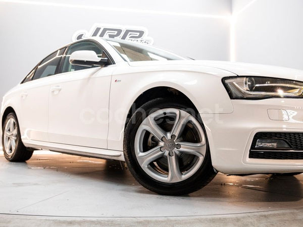 AUDI A4 2.0 TDI 150CV design edition 4p.