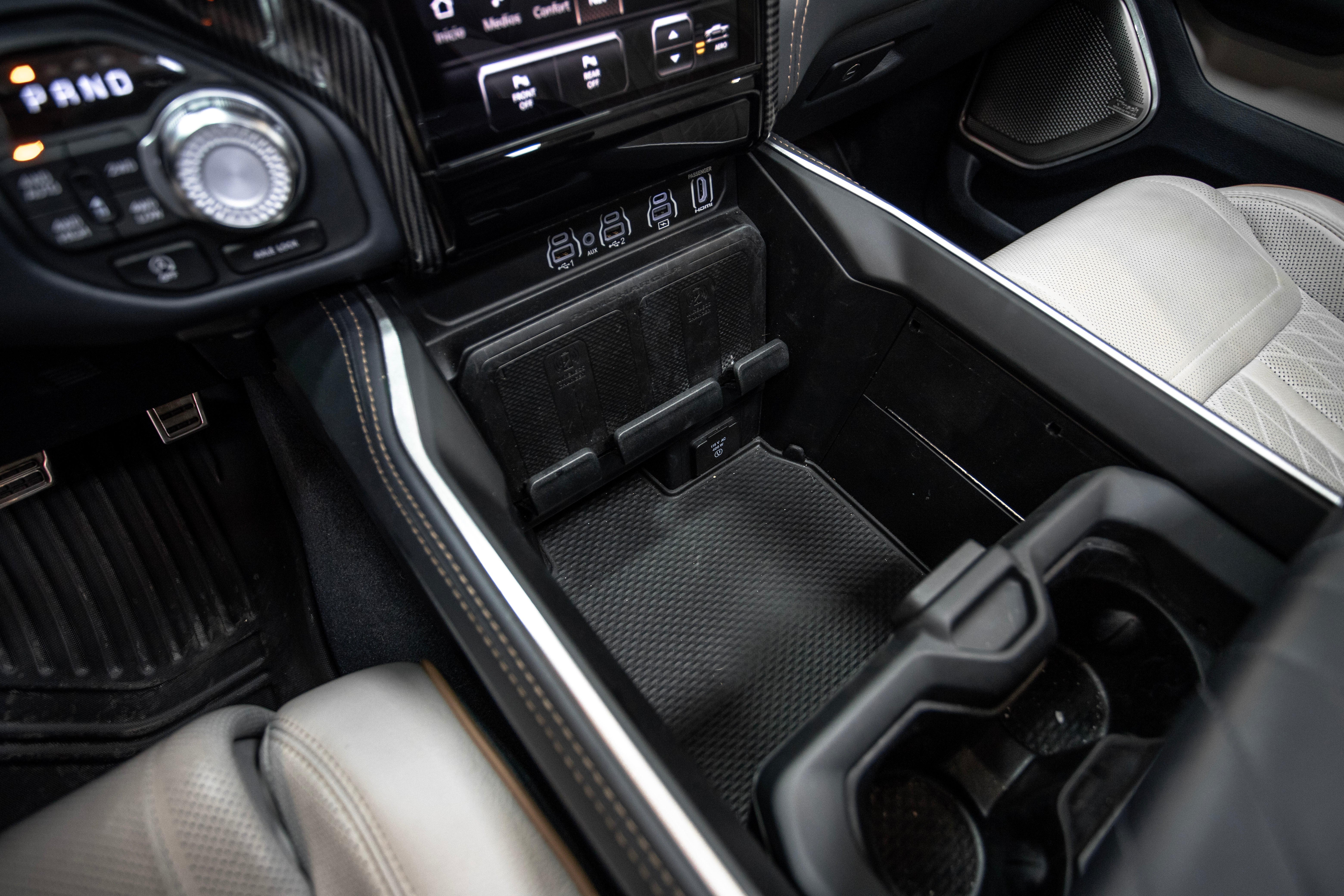 DODGE RAM TUNGSTEN DOBLE CABINA