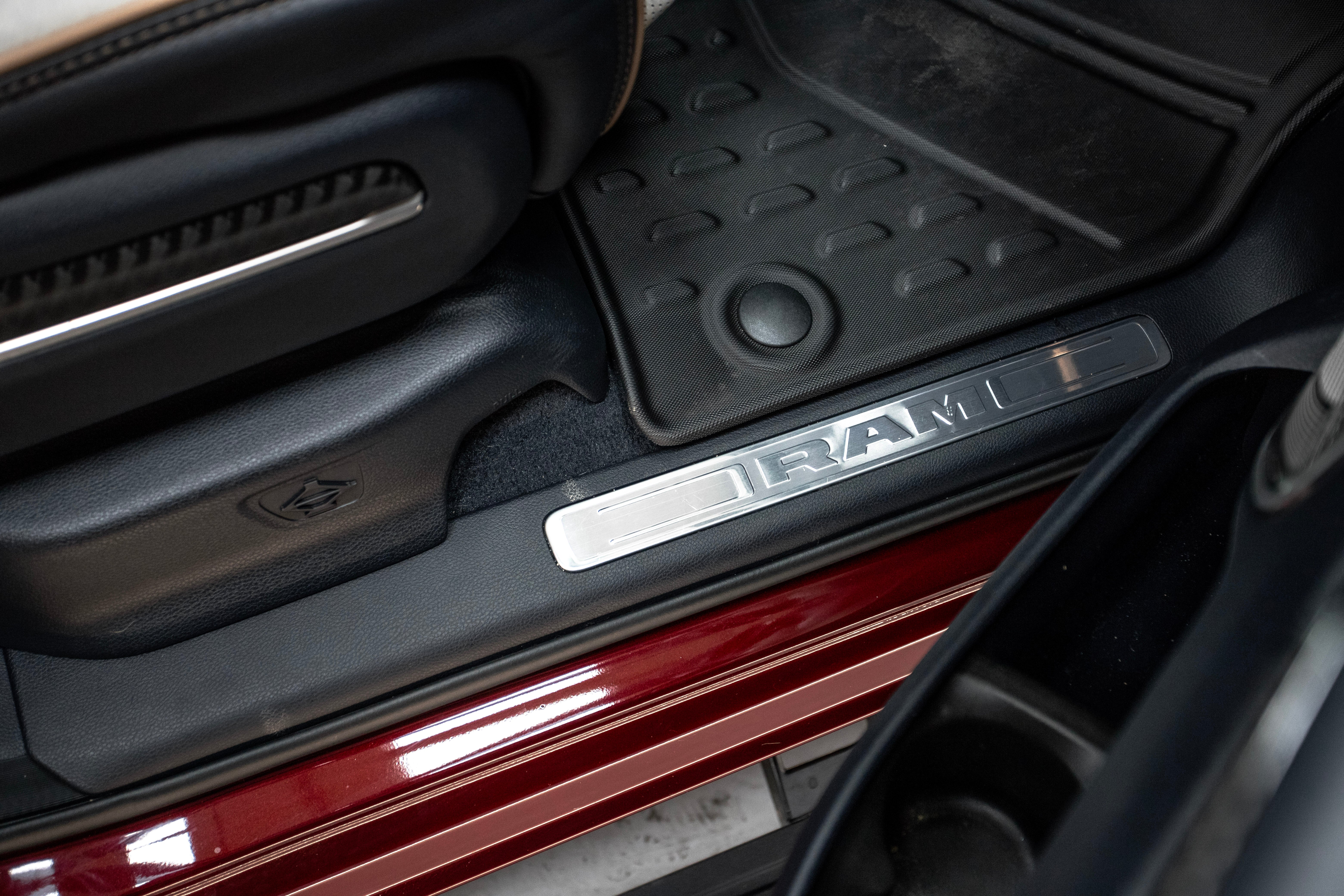 DODGE RAM TUNGSTEN DOBLE CABINA