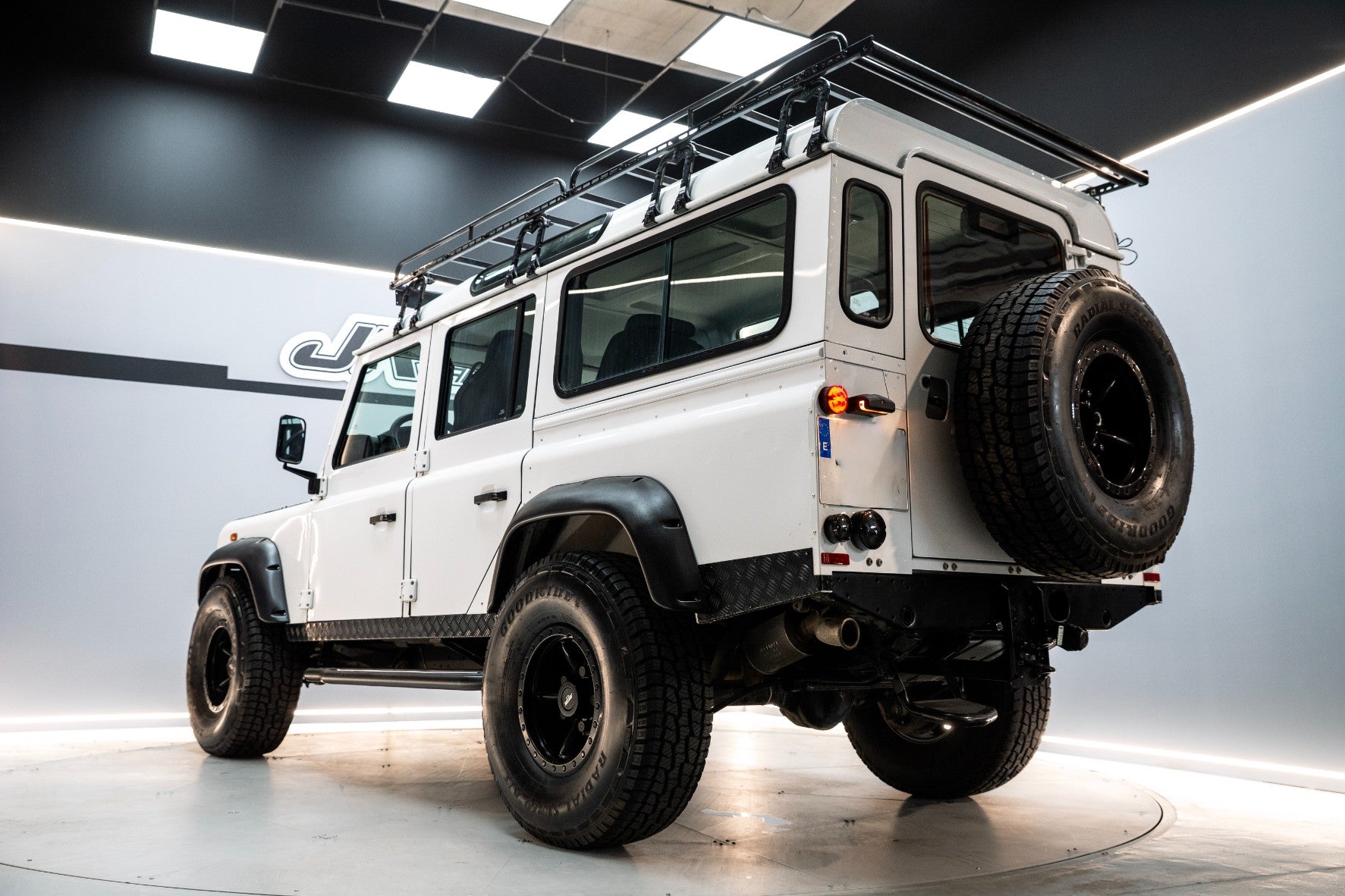 Land Rover Defender 110 SW E