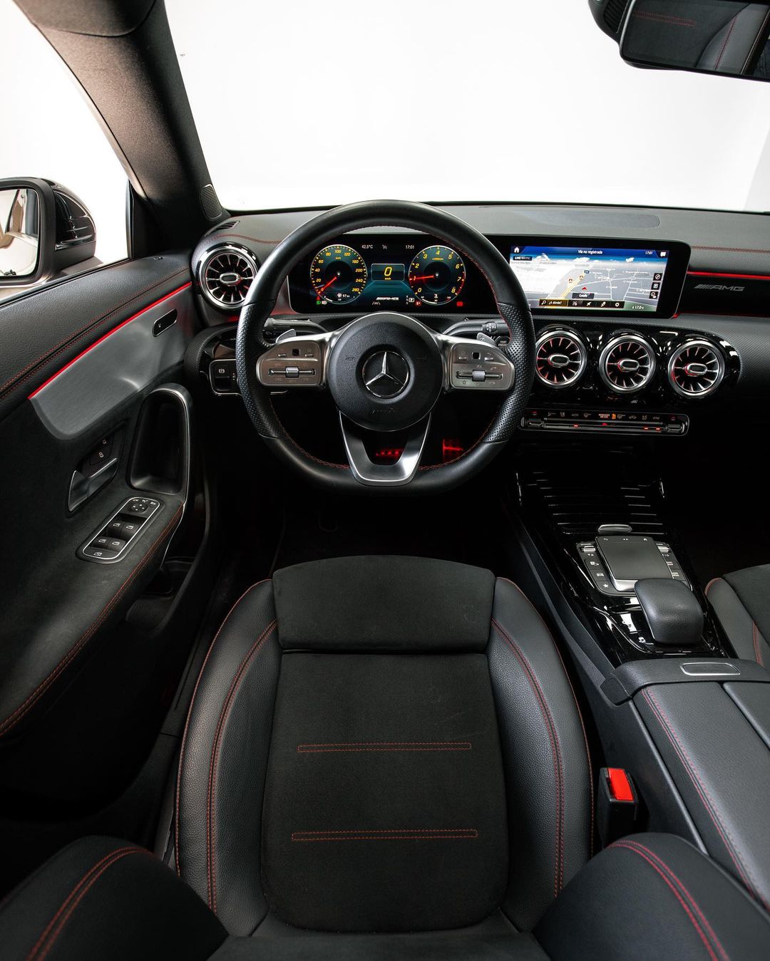 Mercedes CLA 35 AMG AKRAPOVIC
