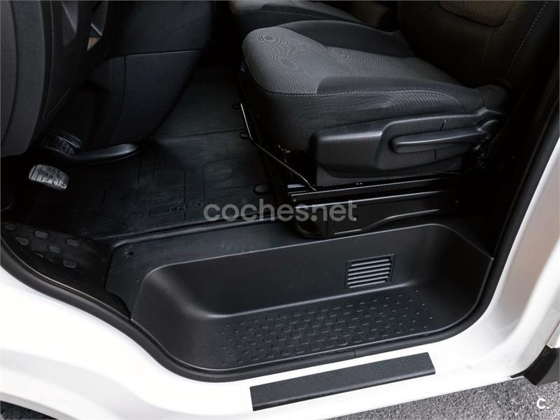 RENAULT Trafic Furgon 29 L1H1 Energy BluedCi 107 kW 4p.