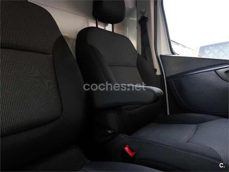 RENAULT Trafic Furgon 29 L1H1 Energy BluedCi 107 kW 4p.