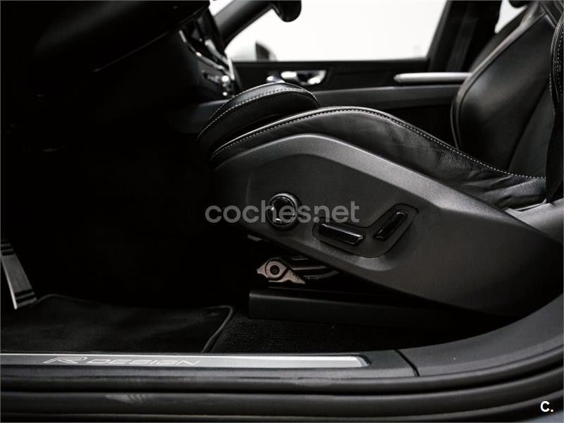 VOLVO XC60 2.0 T8 AWD RDesign Auto