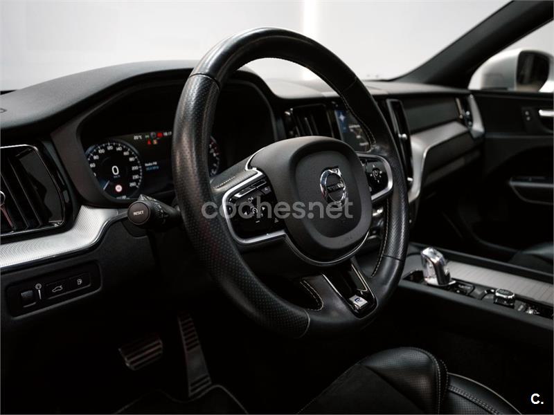 VOLVO XC60 2.0 T8 AWD RDesign Auto