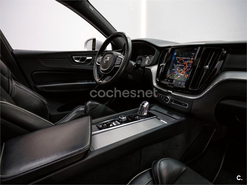 VOLVO XC60 2.0 T8 AWD RDesign Auto