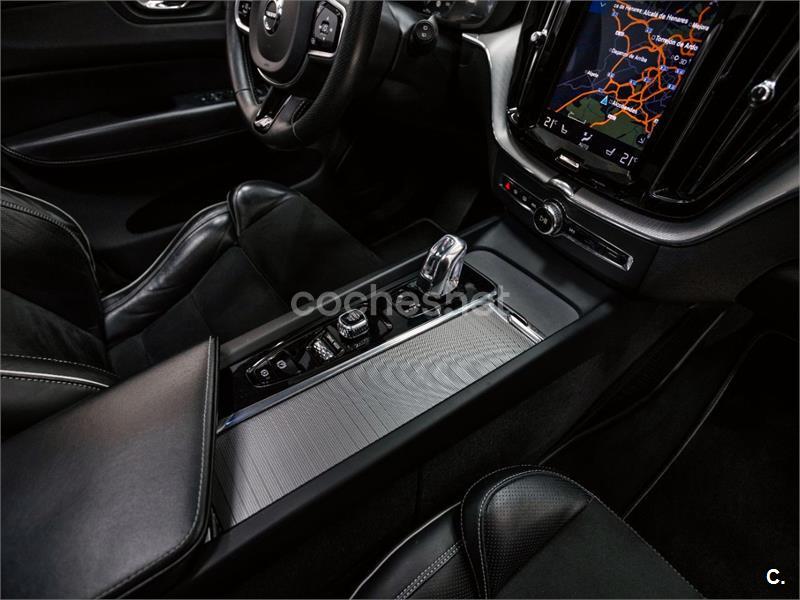 VOLVO XC60 2.0 T8 AWD RDesign Auto